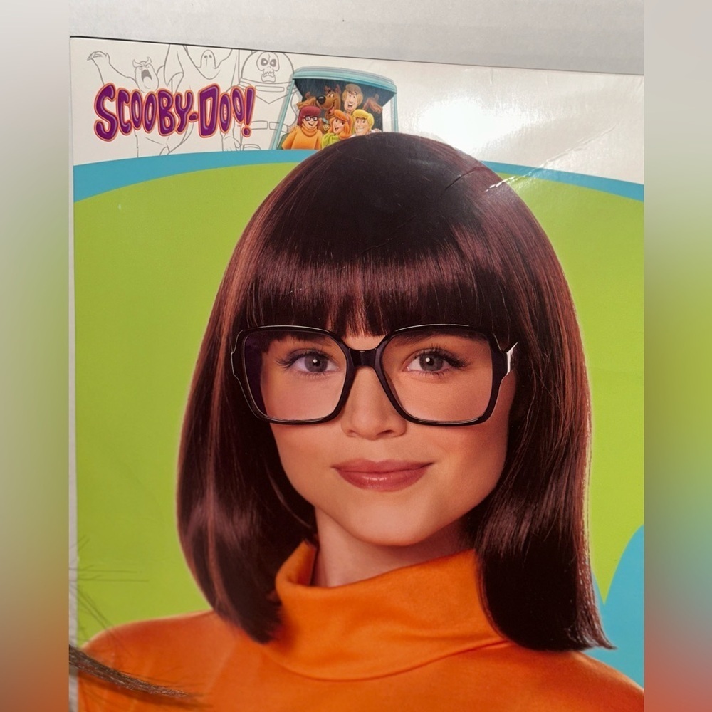 Scooby-Doo Velma Costume Wig and Glasses Set - Picture 4 of 5